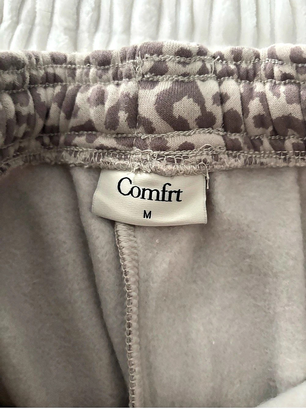 Comfrt Minimalist Sweatpants Leopard Print Gray/Tan Size Medium New without - Picture 2 of 5